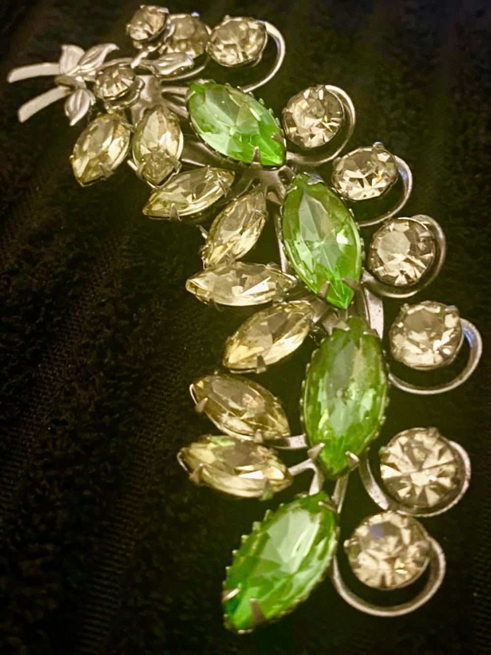 Vintage Leaf Spray Brooch Marquise & Chaton-cut Green Yellow
Rhinestones Signed